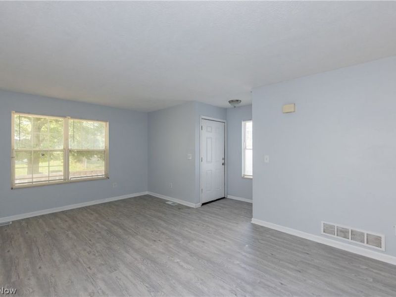 9323 Pratt Avenue, Cleveland, OH 44105 Photo 4