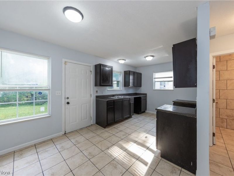 9323 Pratt Avenue, Cleveland, OH 44105 Photo 6