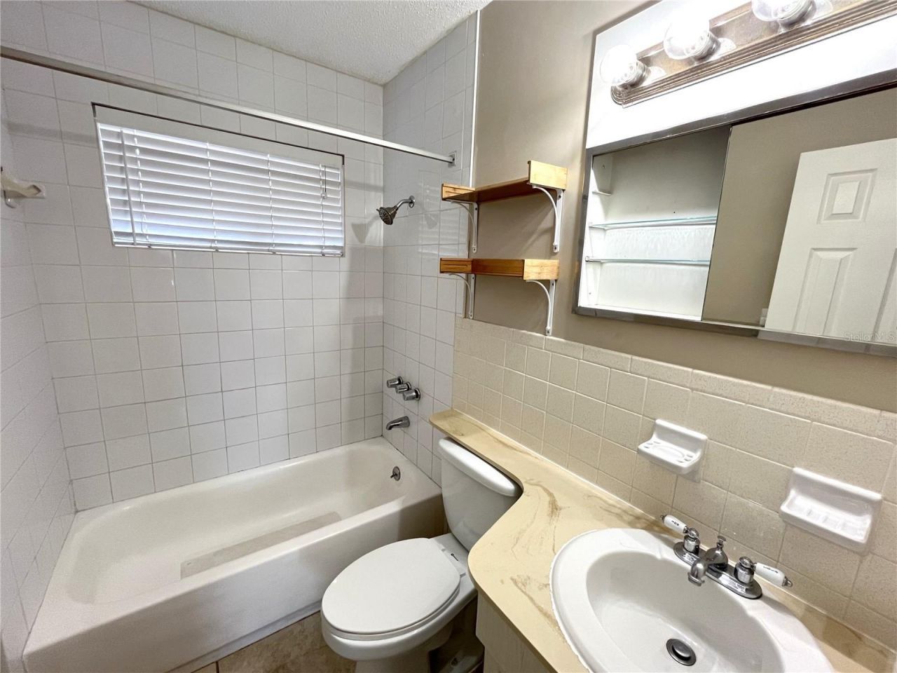 4507 9th Street W, Unit J6, Bradenton, FL 34207 Photo