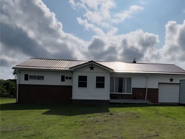 3033 Oneida Valley Rd , Hilliards, PA 16040