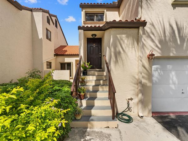 18 Vía De Casas Sur, Unit 205, Boynton Beach, FL 33426