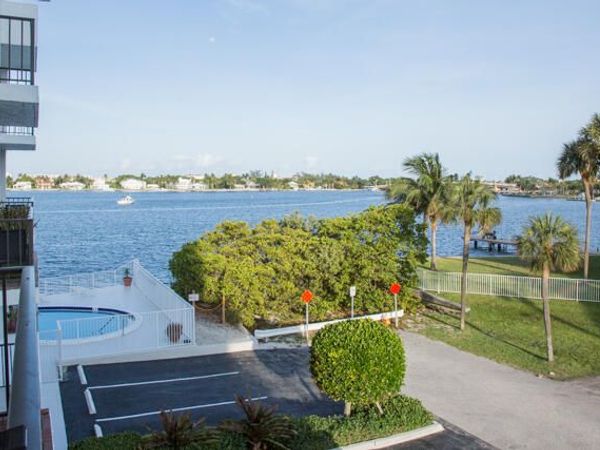 301 Croton Avenue, Unit 303, Lantana, FL 33462