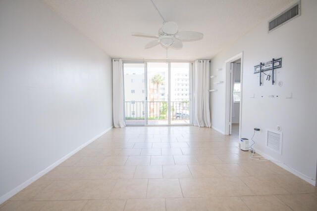 301 Croton Avenue, Unit 303, Lantana, FL 33462 Photo