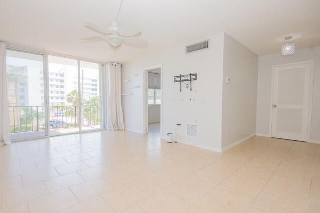 301 Croton Avenue, Unit 303, Lantana, FL 33462 Photo