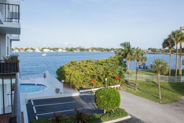 301 Croton Avenue, Unit 303, Lantana, FL 33462 Photo