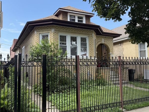 5821 W Gunnison Street , Chicago, IL 60630