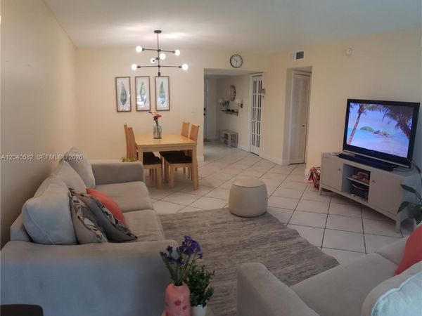 550 Oaks Ln , Unit 202, Pompano Beach, FL 33069