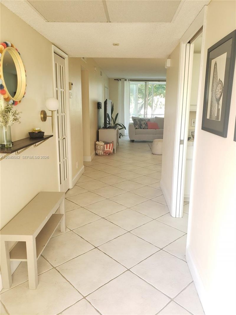 550 Oaks Ln , Unit 202, Pompano Beach, FL 33069 Photo