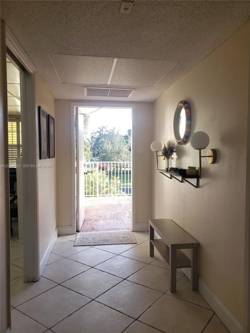550 Oaks Ln , Unit 202, Pompano Beach, FL 33069 Photo