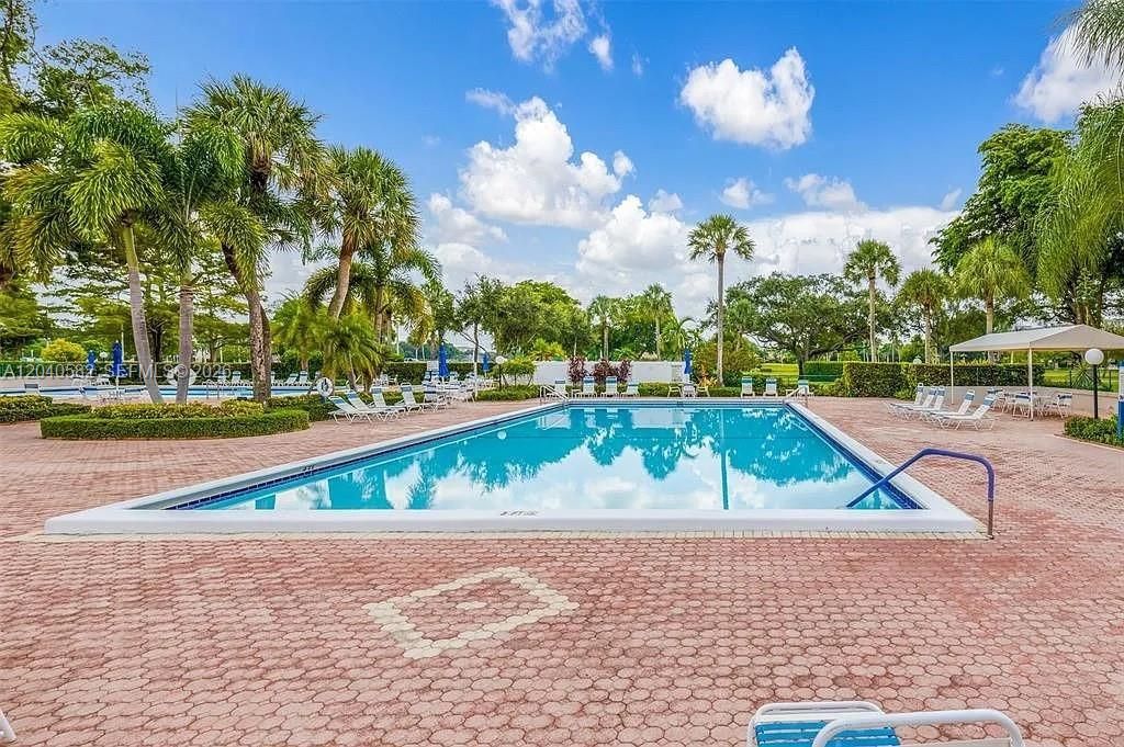 550 Oaks Ln , Unit 202, Pompano Beach, FL 33069 Photo