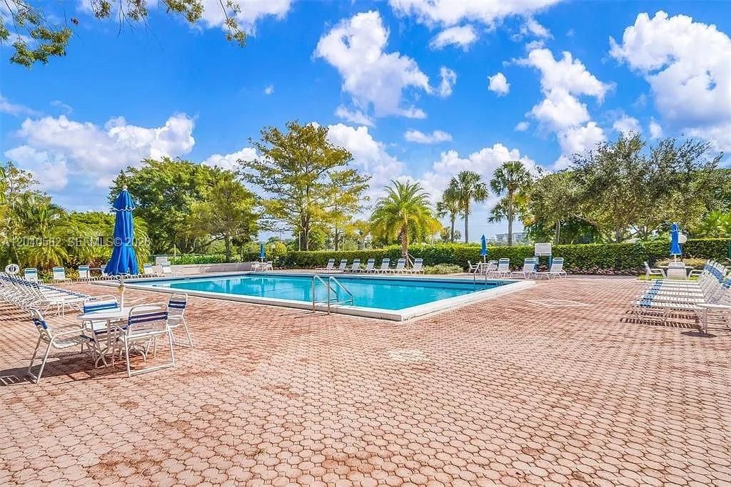 550 Oaks Ln , Unit 202, Pompano Beach, FL 33069 Photo