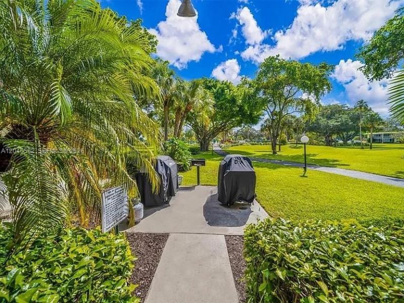550 Oaks Ln , Unit 202, Pompano Beach, FL 33069 Photo