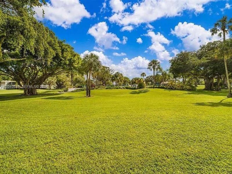550 Oaks Ln , Unit 202, Pompano Beach, FL 33069 Photo