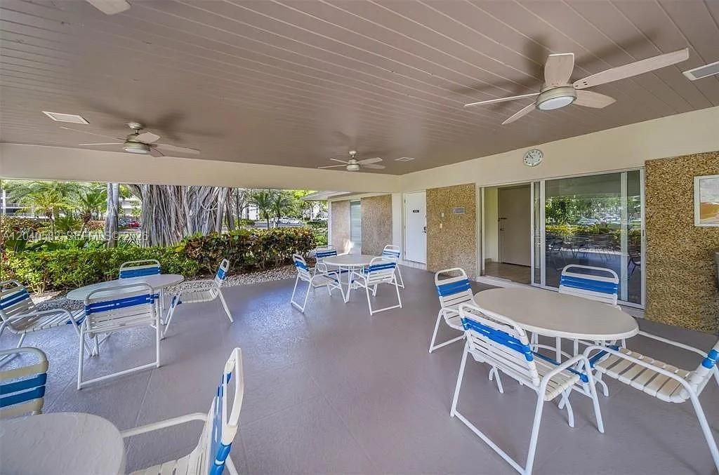 550 Oaks Ln , Unit 202, Pompano Beach, FL 33069 Photo