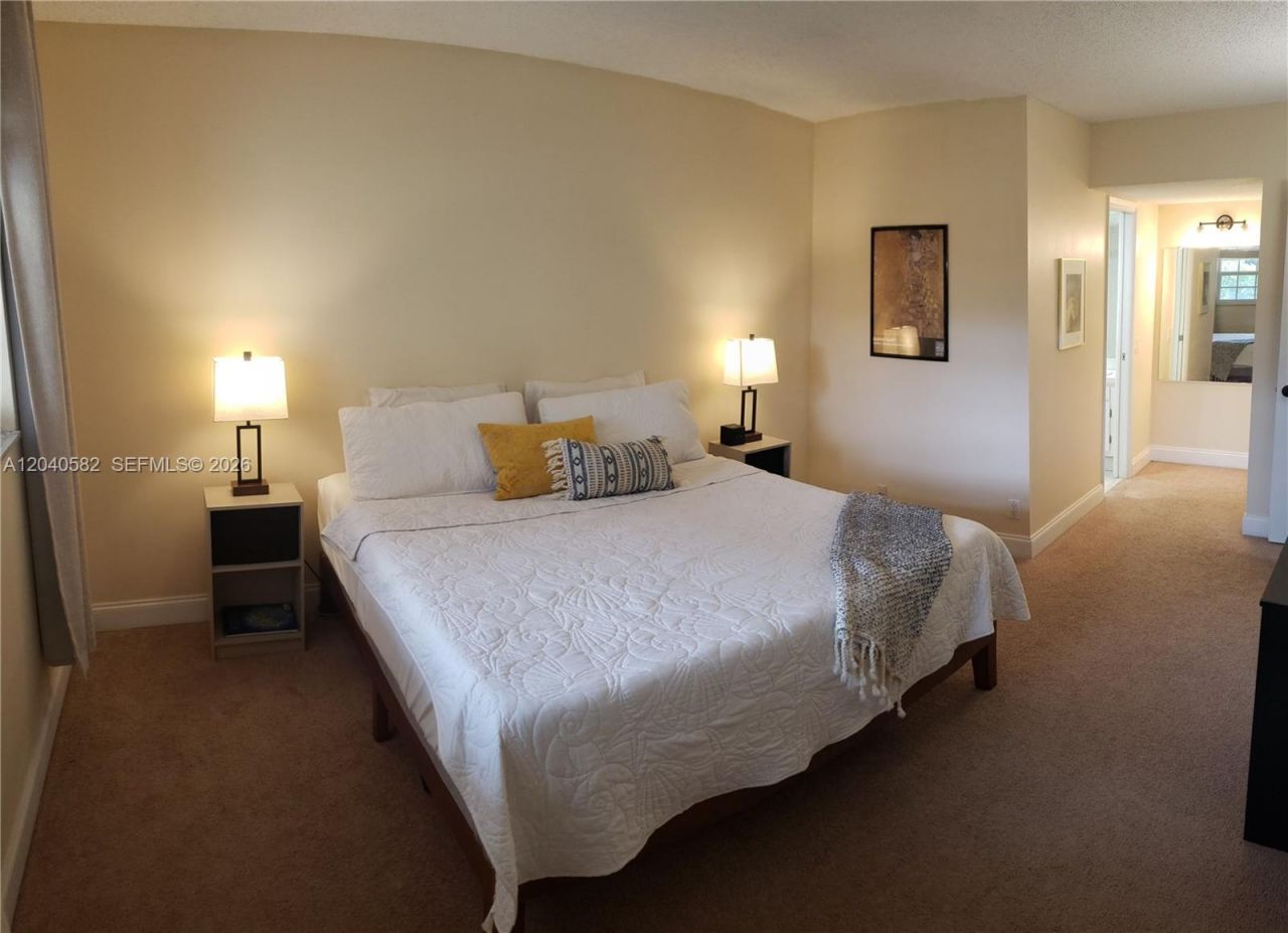 550 Oaks Ln , Unit 202, Pompano Beach, FL 33069 Photo