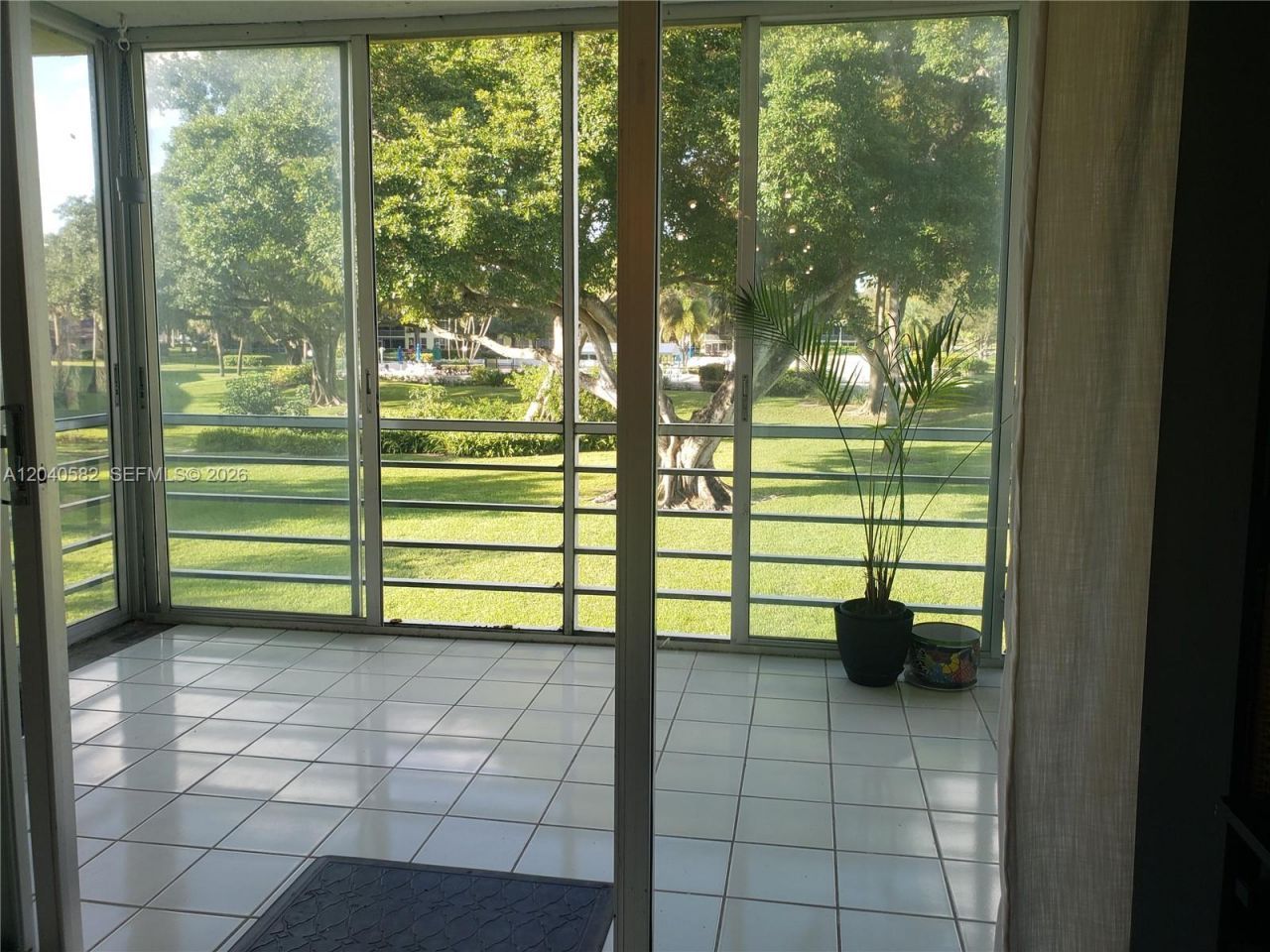 550 Oaks Ln , Unit 202, Pompano Beach, FL 33069 Photo
