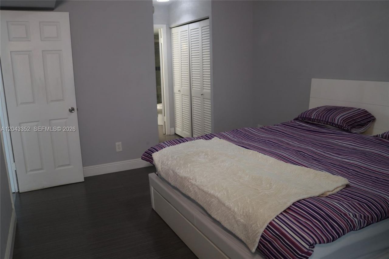 1150 NE 191st St , Unit 37, Miami, FL 33179 Photo