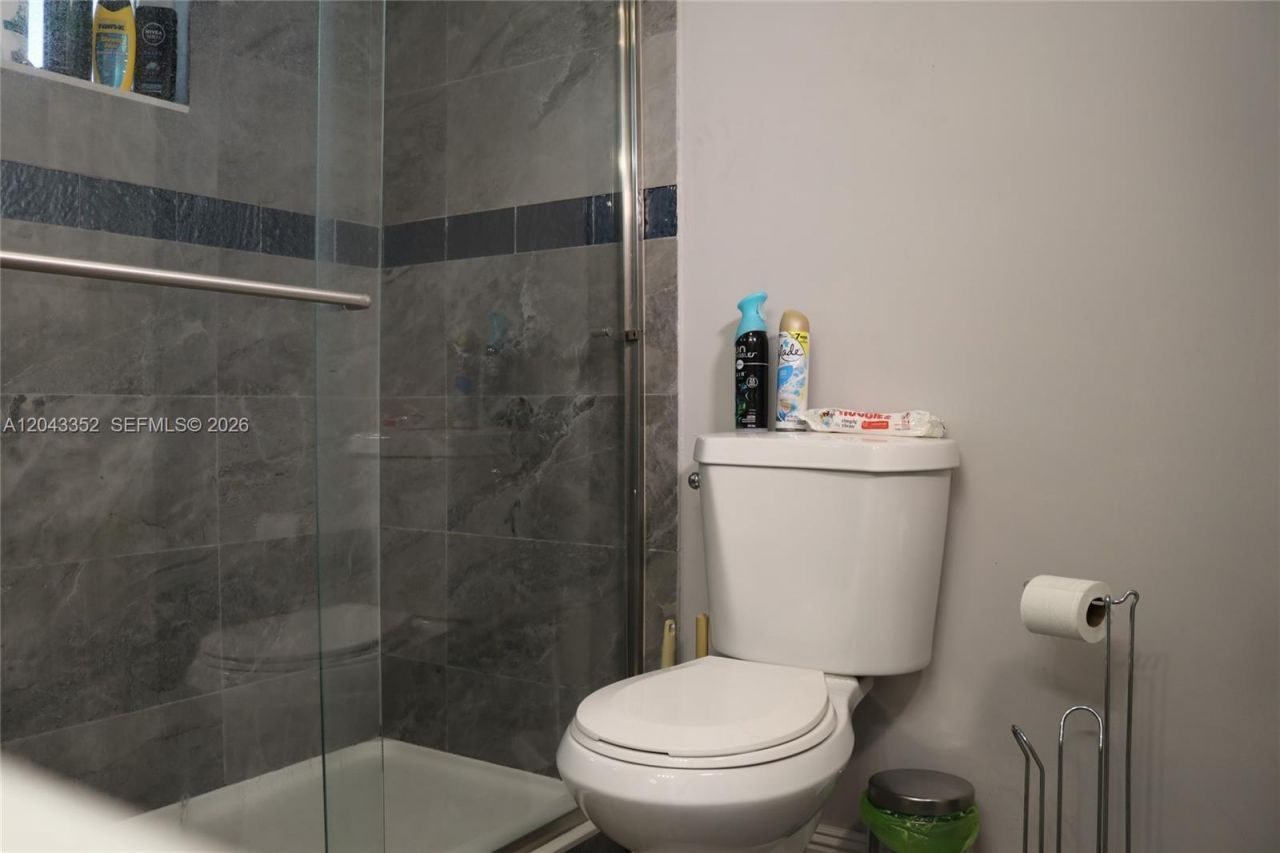 1150 NE 191st St , Unit 37, Miami, FL 33179 Photo