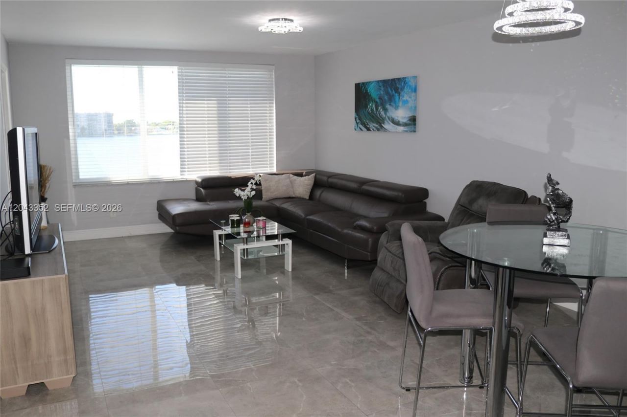 1150 NE 191st St , Unit 37, Miami, FL 33179 Photo