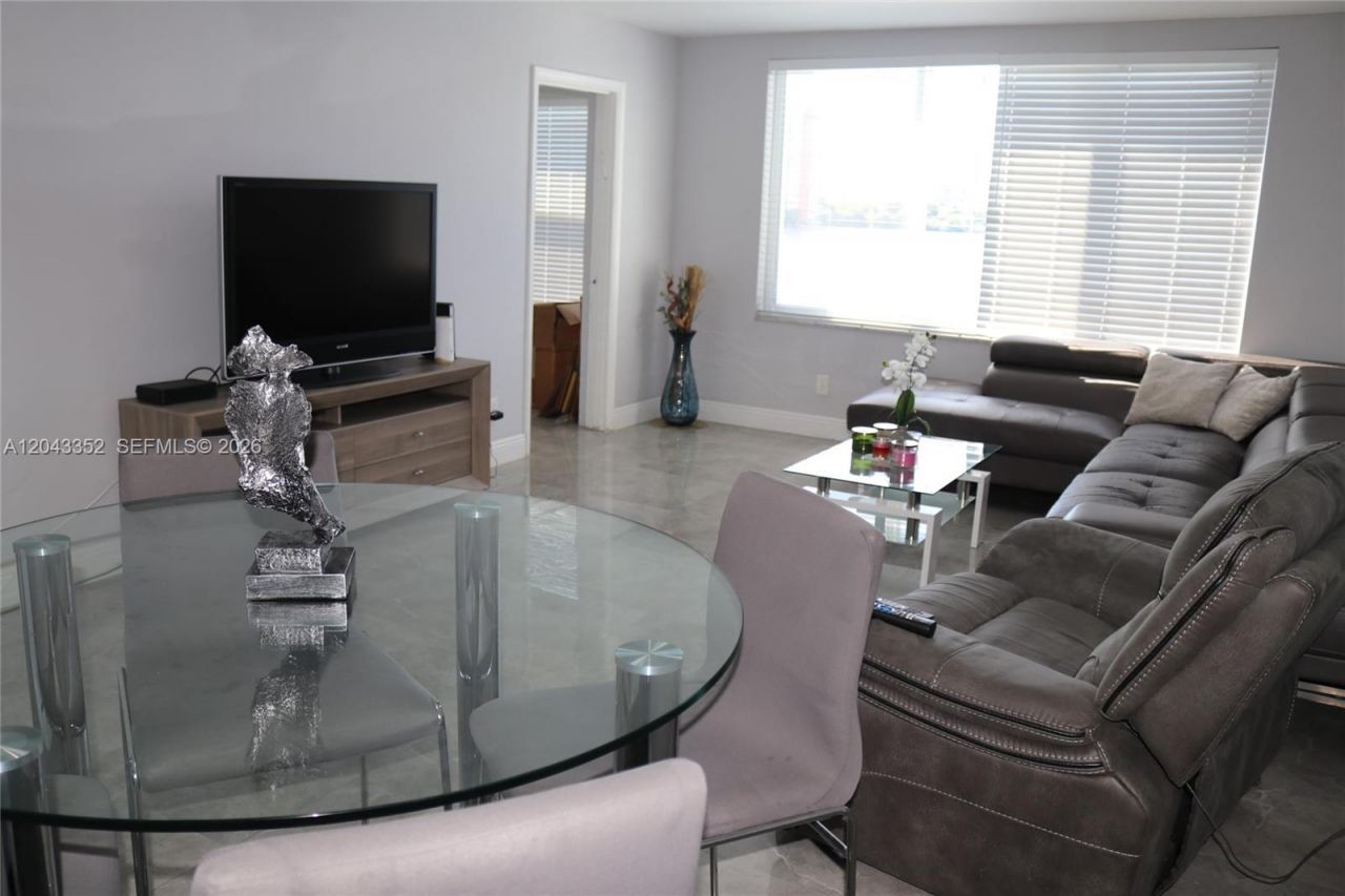 1150 NE 191st St , Unit 37, Miami, FL 33179 Photo