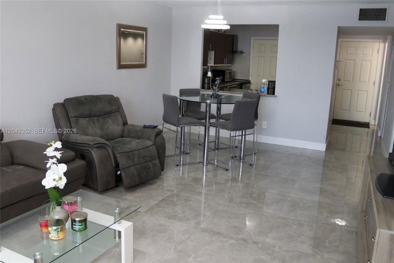 1150 NE 191st St , Unit 37, Miami, FL 33179 Photo