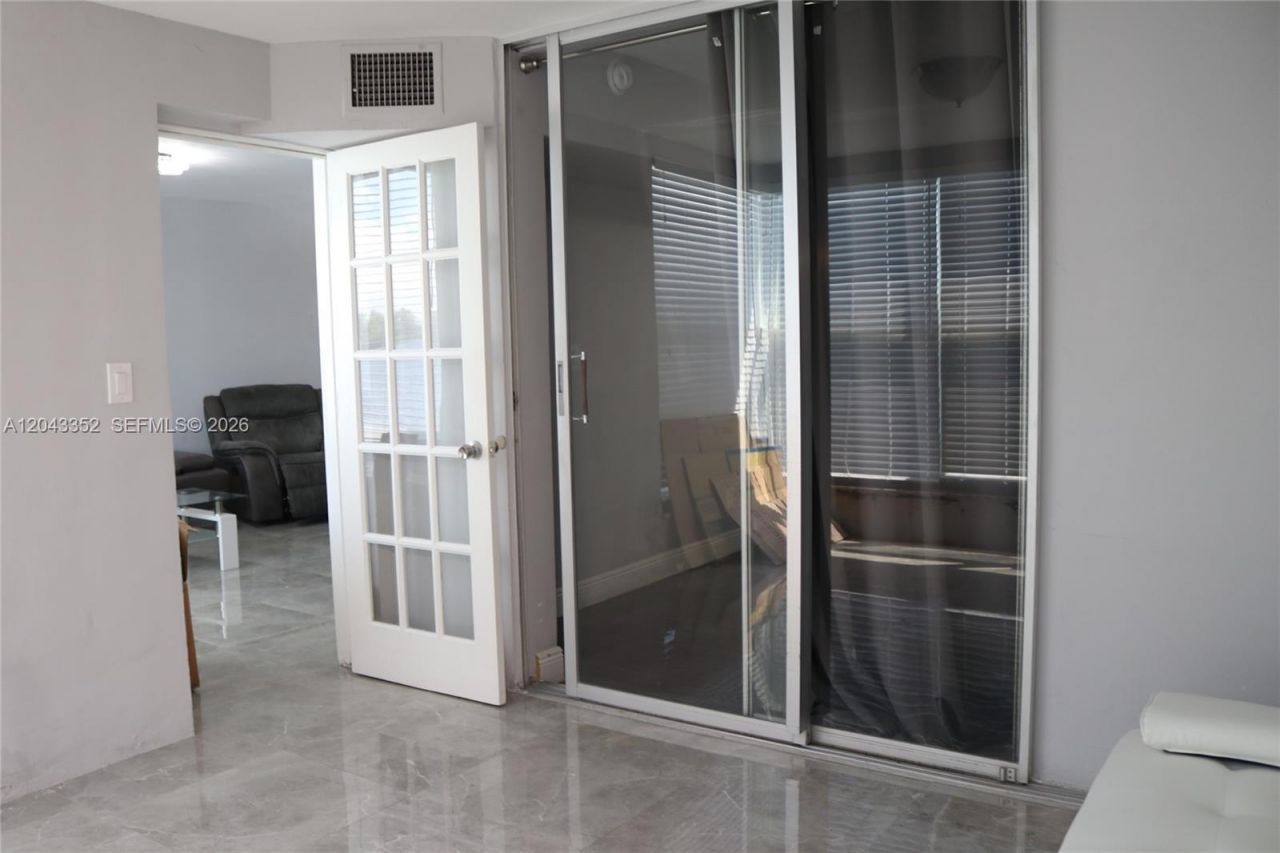 1150 NE 191st St , Unit 37, Miami, FL 33179 Photo