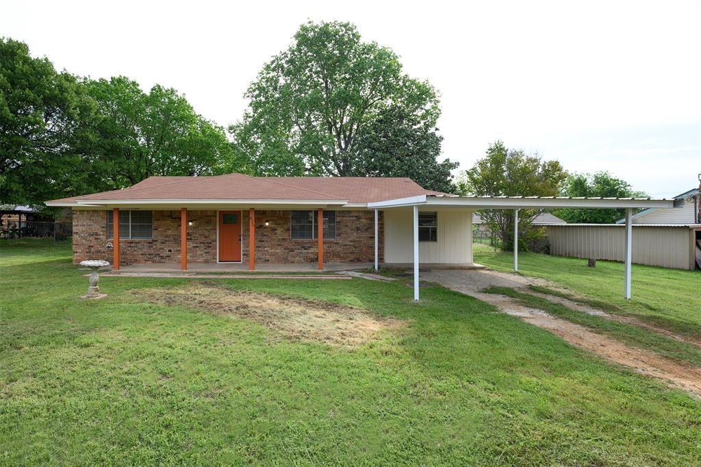 820 N Avenue A, Springtown, TX 76082 Main Photo