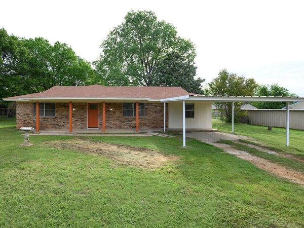 820 N Avenue A, Springtown, TX 76082