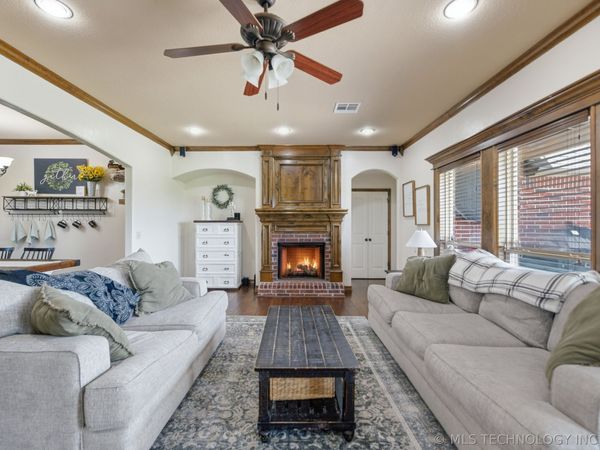 5962 E 136th Place North , Collinsville, OK 74021