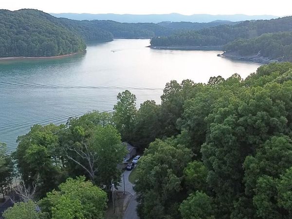 Cove Pointe Rd, LaFollette, TN 37766