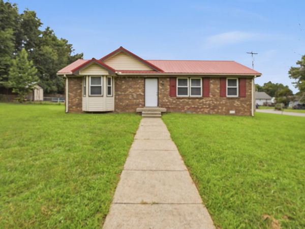700 Shelton Cir, Clarksville, TN 37042
