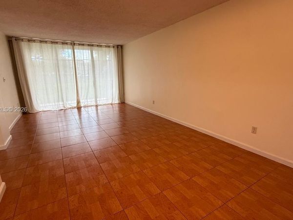 110 Fontainebleau Blvd, Unit 101, Miami, FL 33172