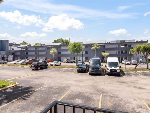 110 Fontainebleau Blvd, Unit 101, Miami, FL 33172