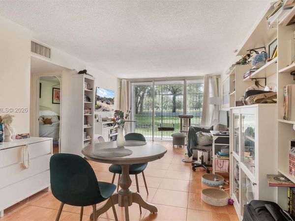 110 Fontainebleau Blvd, Unit 101, Miami, FL 33172