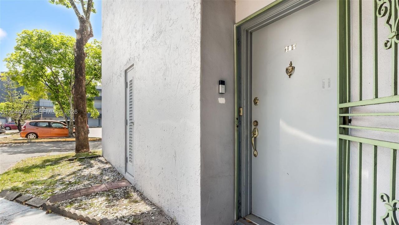 110 Fontainebleau Blvd, Unit 101, Miami, FL 33172 Photo
