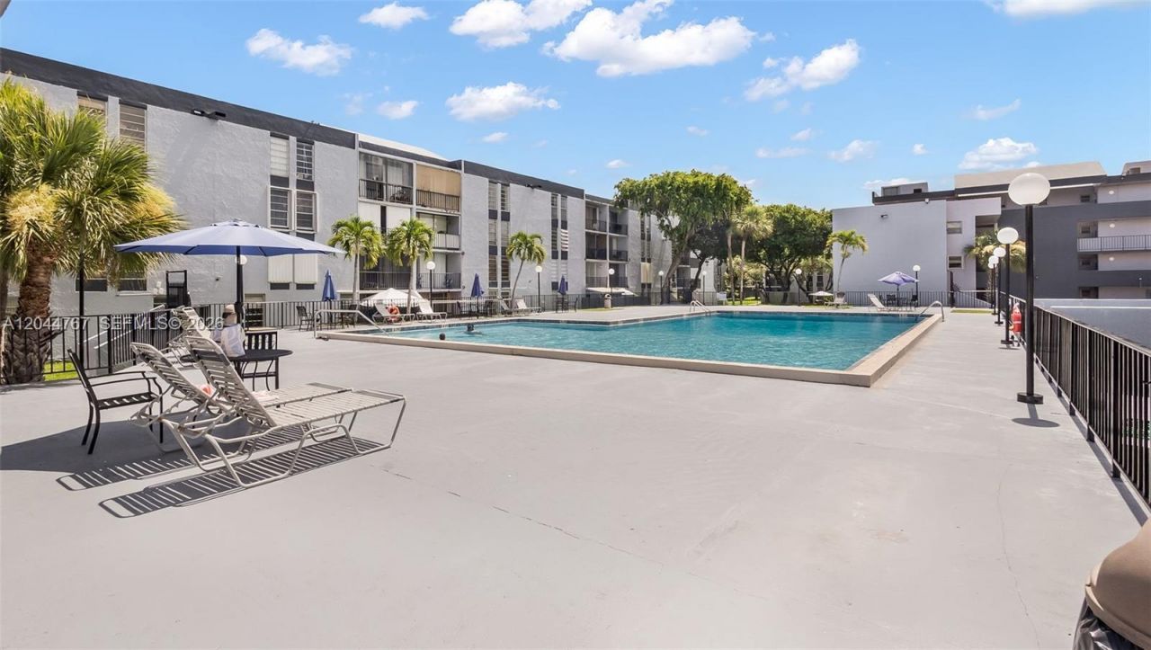 110 Fontainebleau Blvd, Unit 101, Miami, FL 33172 Photo