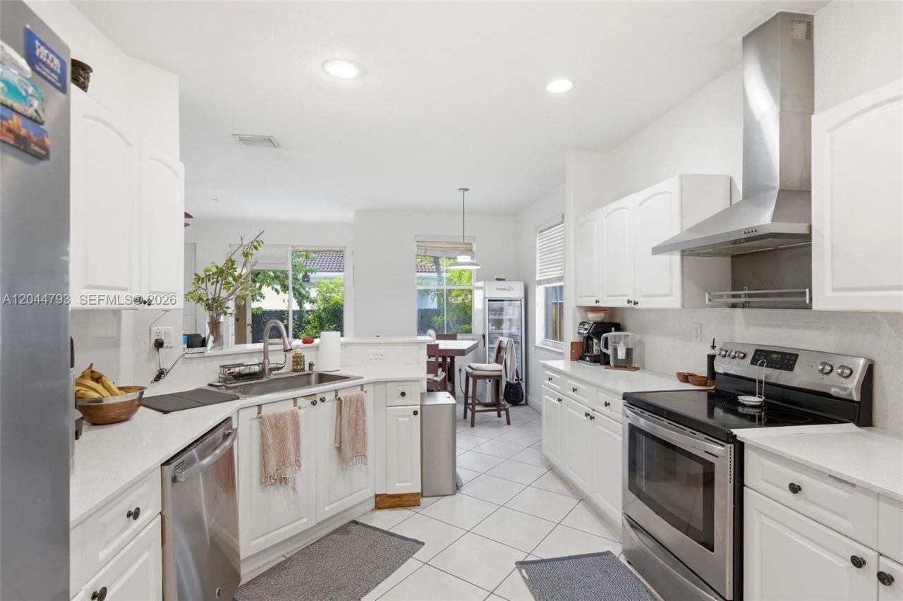 15125 SW 12th Ter, Miami, FL 33194 Photo