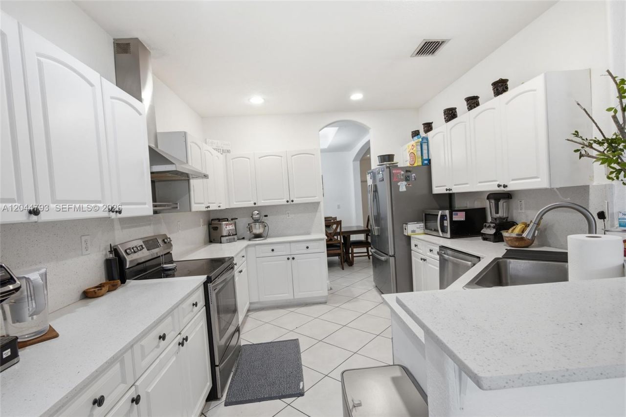 15125 SW 12th Ter, Miami, FL 33194 Photo