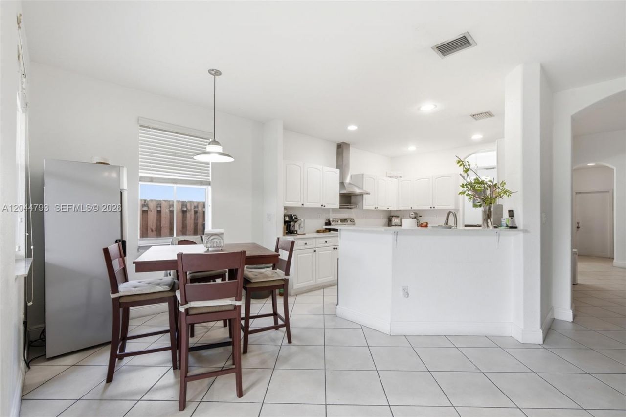 15125 SW 12th Ter, Miami, FL 33194 Photo