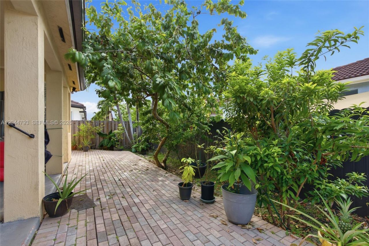 15125 SW 12th Ter, Miami, FL 33194 Photo