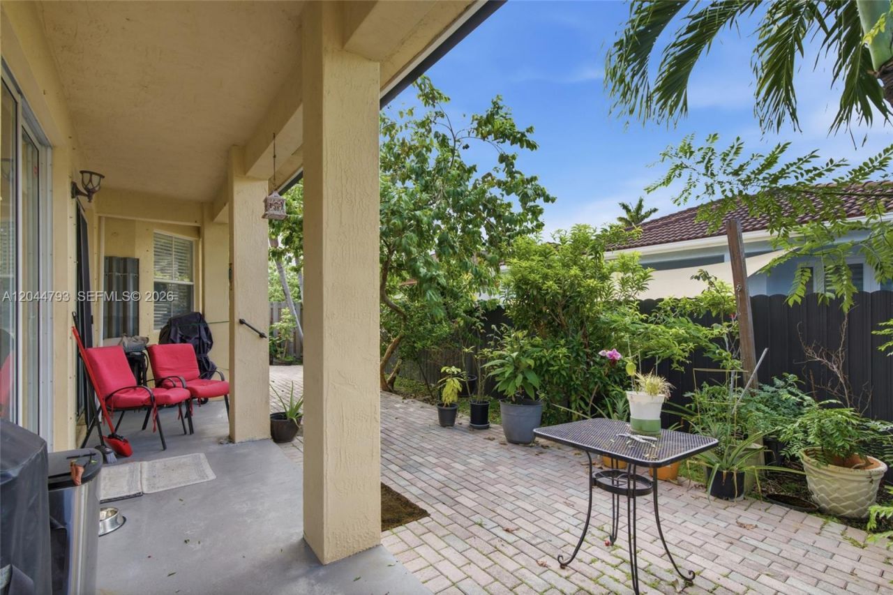 15125 SW 12th Ter, Miami, FL 33194 Photo