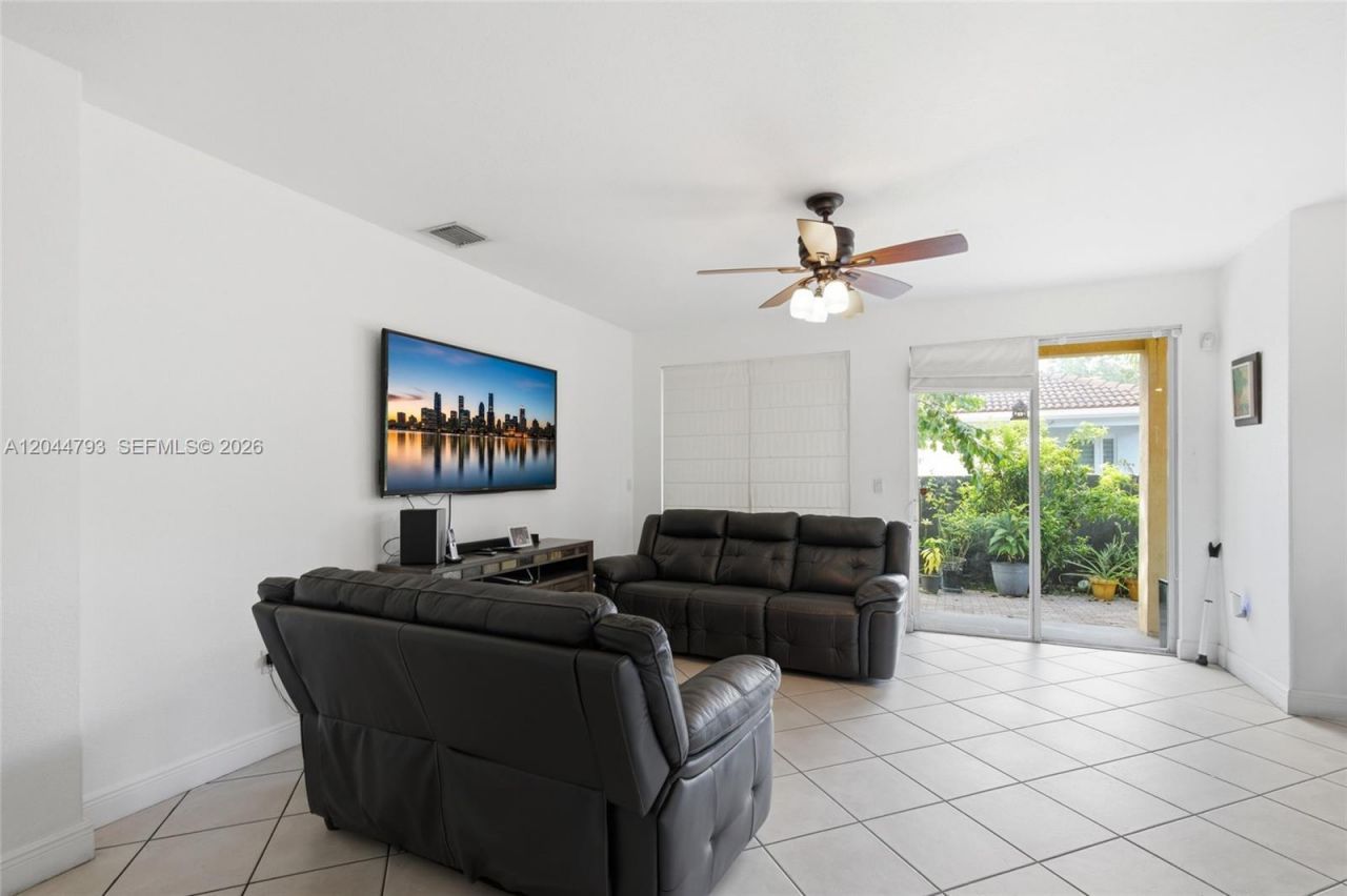 15125 SW 12th Ter, Miami, FL 33194 Photo