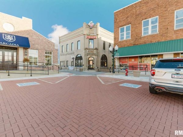 1207 TOWER Square, Marion, IL 62959