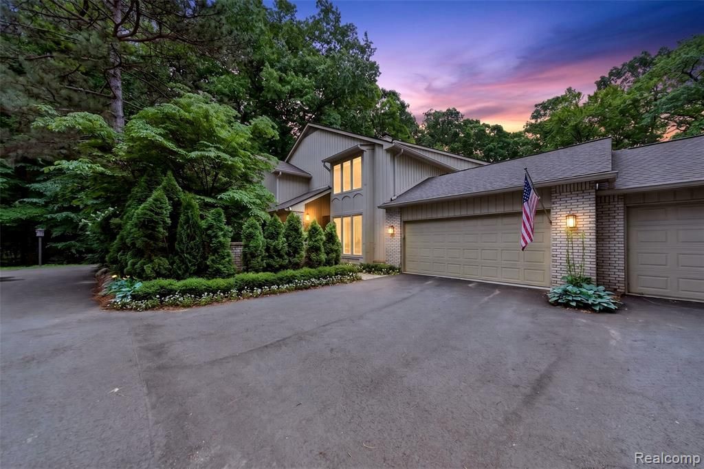 1262 Woodcrest Circle, Bloomfield Hills, MI 48304 Main Photo