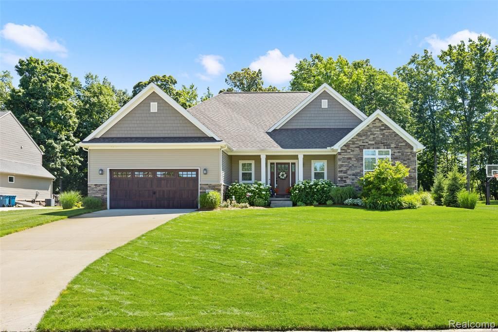 12423 Sugar Maple Drive, Fenton Township, MI 48430 Main Photo