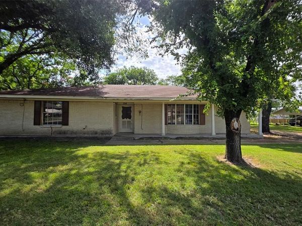 204 Fordyce Street , Barry, TX 75102