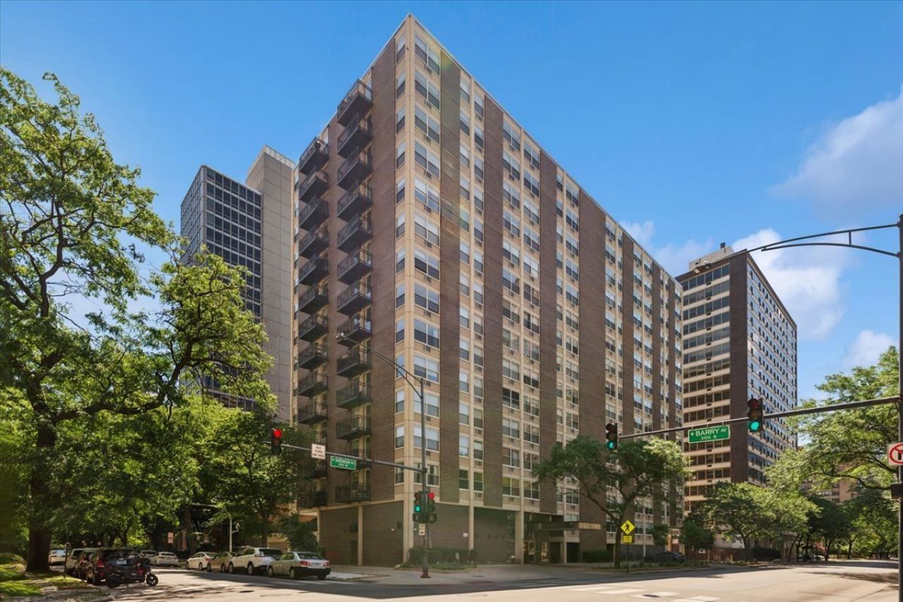 3033 N Sheridan Road, Unit 601, Chicago, IL 60657 Main Photo