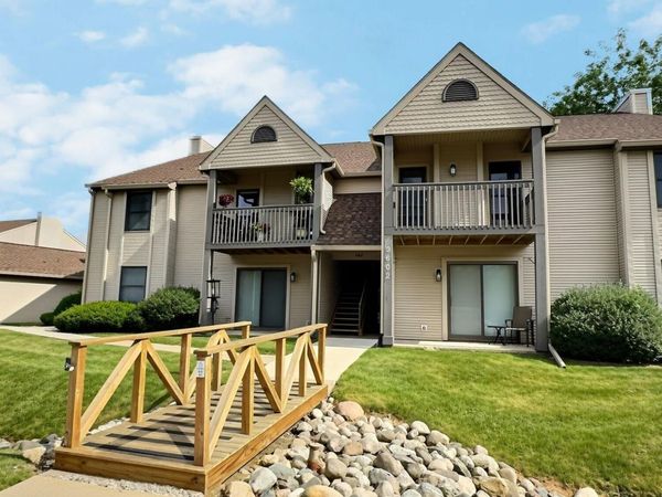 3602 Timberbridge Drive, Unit G, Valparaiso, IN 46383