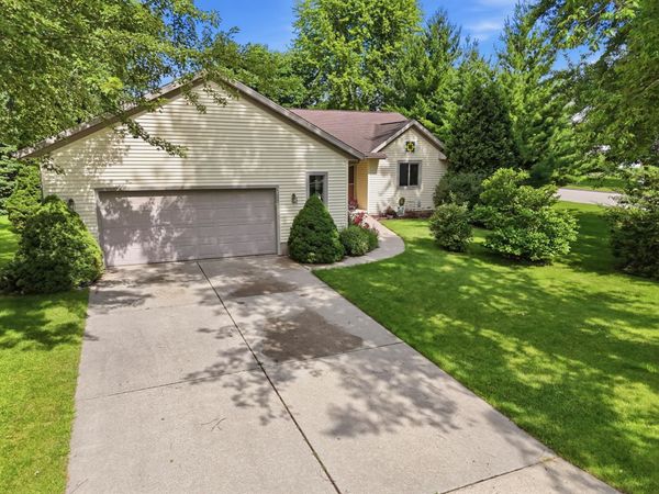 800 Sunset Drive, Cottage Grove, WI 53527