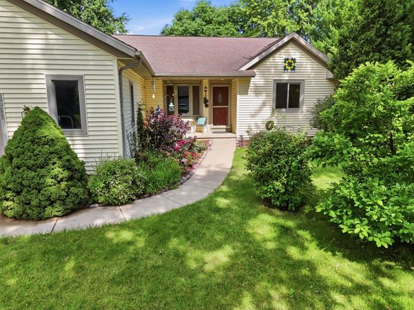 800 Sunset Drive, Cottage Grove, WI 53527
